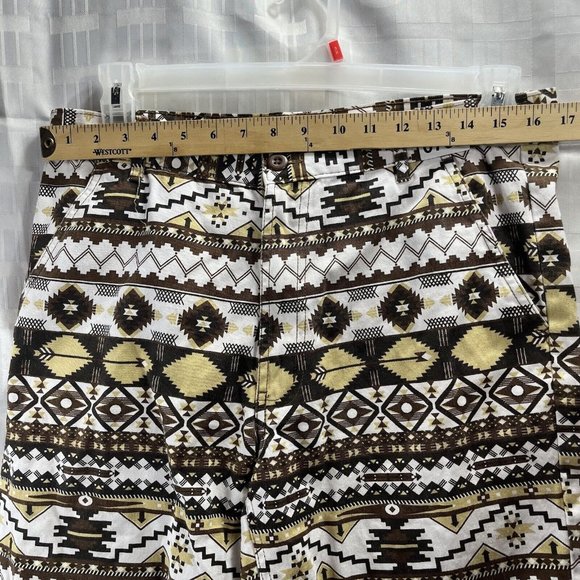 Beyond The Limit Shorts Mens Size 34 Aztec Print Multicolor - Picture 3 of 13